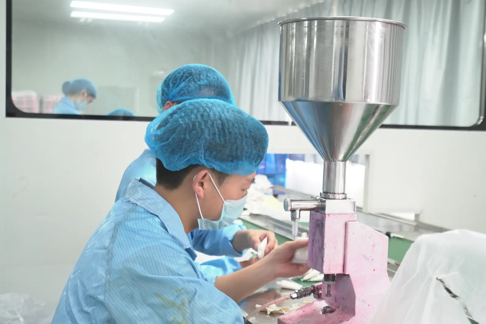 ARIS Cosmetics clean production workshop operation